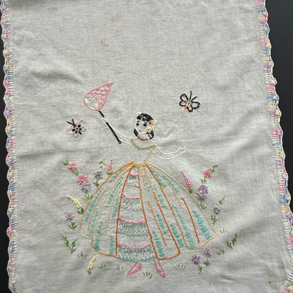 Vintage‎ Hand Embroidered Linen Table Runner Girl Butterfly Pastel Crochet Edge